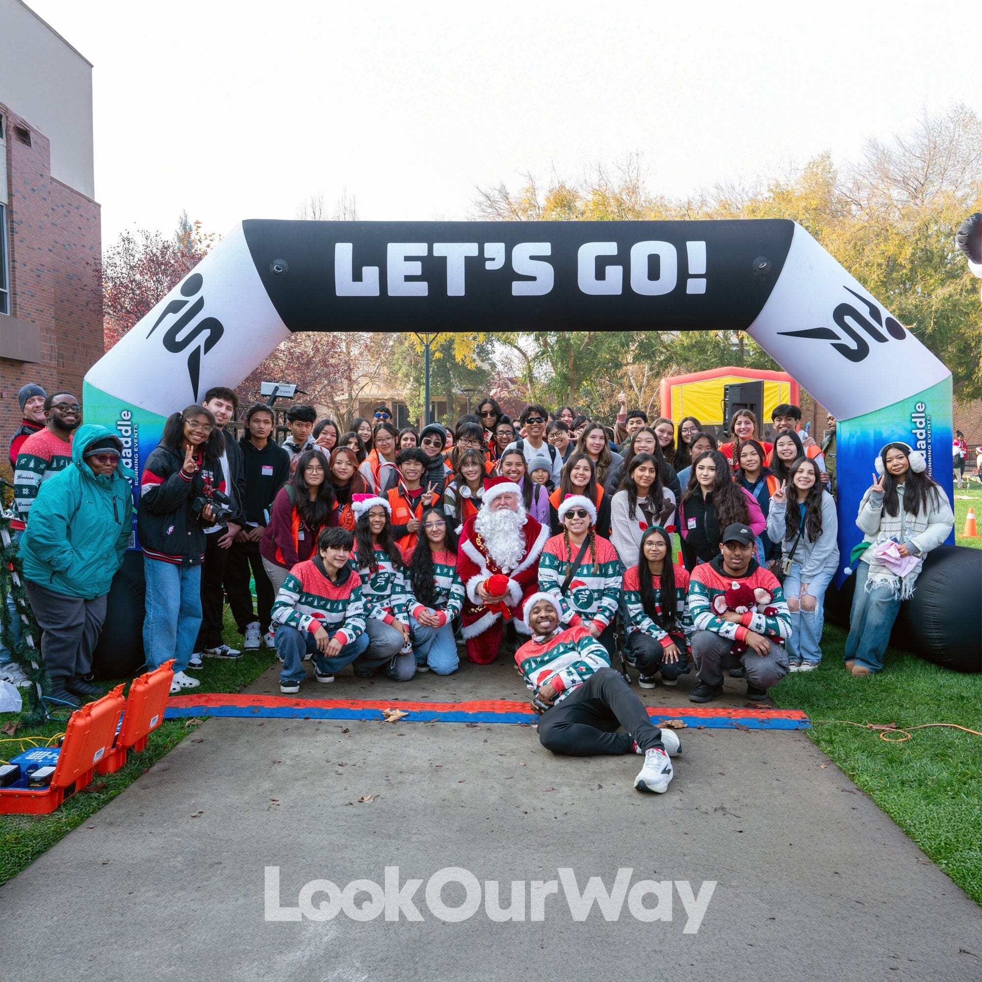 arch-angled-legacy-Giant-Inflatable-Arch-Giant-Inflatable-Arch-skedad